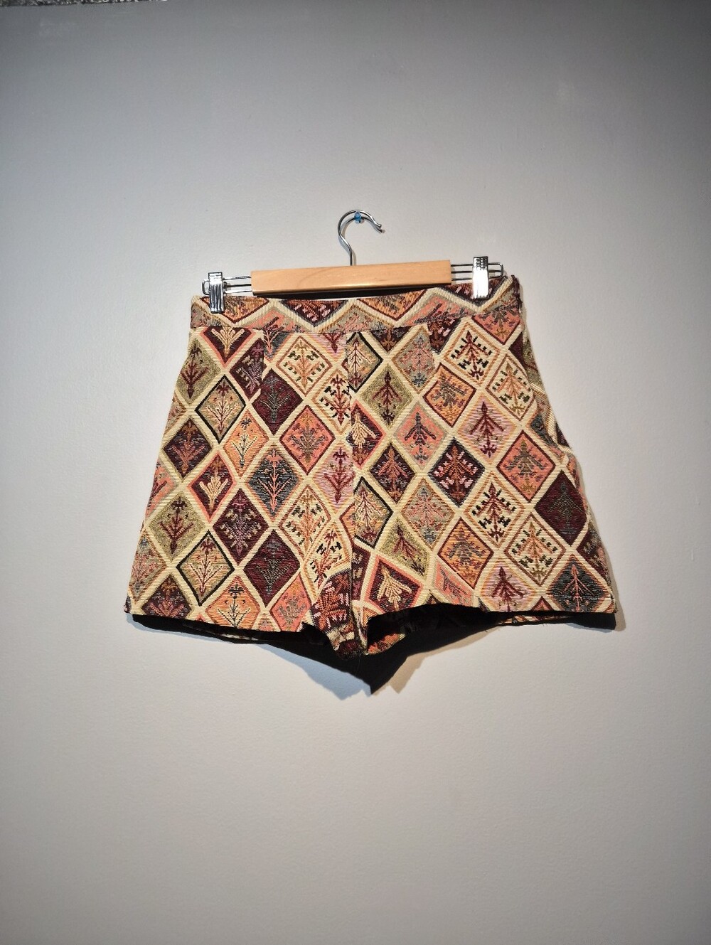 Vintage Cider Textured Graphic Shorts | Size Large